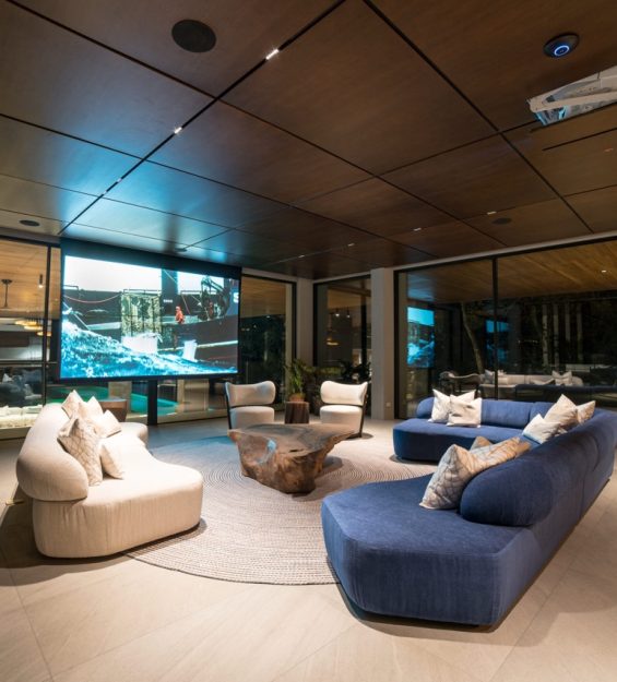 22_Living-Room-Screen-scaled Grande